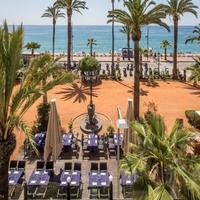 Hotel in the city center, at the first line of the sea / lake in Spain, Catalunya, Girona, 1786 sq.m.