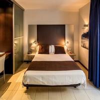 Hotel in the city center, at the first line of the sea / lake in Spain, Catalunya, Girona, 1786 sq.m.