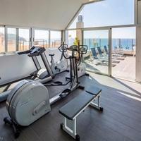 Hotel in the city center, at the first line of the sea / lake in Spain, Catalunya, Girona, 1786 sq.m.