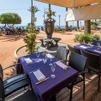 Hotel in the city center, at the first line of the sea / lake in Spain, Catalunya, Girona, 1786 sq.m.