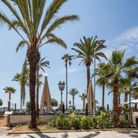 Hotel in the city center, at the first line of the sea / lake in Spain, Catalunya, Girona, 1786 sq.m.