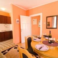 Дом в центре города в Черногории, 226 кв.м.