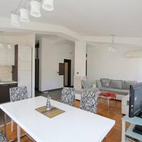 Квартира на второй линии моря/озера, в центре города в Черногории, Будва, 107 кв.м.