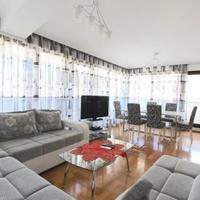 Квартира на второй линии моря/озера, в центре города в Черногории, Будва, 107 кв.м.