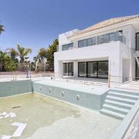 Villa at the second line of the sea / lake in Spain, Andalucia, 804 sq.m.