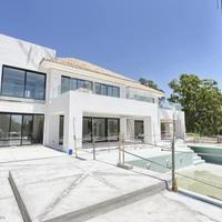 Villa at the second line of the sea / lake in Spain, Andalucia, 804 sq.m.