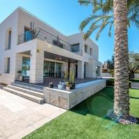 Villa at the second line of the sea / lake, in the suburbs in Spain, Comunitat Valenciana, Alicante, 300 sq.m.