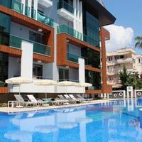 Квартира в центре города, на первой линии моря/озера в Турции, 255 кв.м.