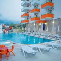 Апартаменты на второй линии моря/озера, в центре города в Турции, 120 кв.м.