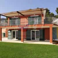Villa in the suburbs in Italy, San Donnino, 350 sq.m.