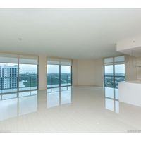 Apartment in the big city, by the lake in the USA, Florida, Miami, 210 sq.m.