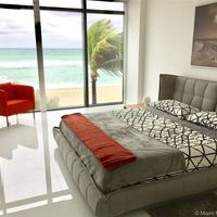 Apartment at the seaside in the USA, Florida, Miami, 280 sq.m.