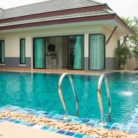House at the second line of the sea / lake, in the suburbs in Thailand, Phatthaya, 146 sq.m.