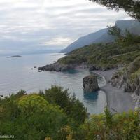Villa at the first line of the sea / lake, in the suburbs in Italy, Liguria, 620 sq.m.