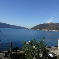 Земельный участок на первой линии моря/озера в Черногории, Тиват