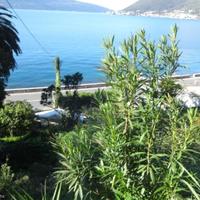 Земельный участок на первой линии моря/озера в Черногории, Тиват