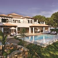 Villa at the first line of the sea / lake, in the suburbs in Portugal, Albufeira, 461 sq.m.