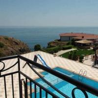 Flat at the first line of the sea / lake in Bulgaria, Sozopol, 80 sq.m.