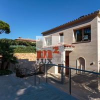 Вилла в пригороде в Испании, Каталония, Жирона, 550 кв.м.