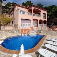 Вилла в горах в Испании, Каталония, Льорет-де-Мар, 300 кв.м.