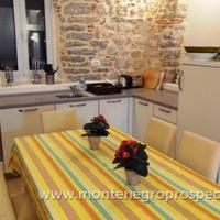 Flat at the first line of the sea / lake in Montenegro, 80 sq.m.