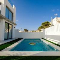 Villa in the city center, at the first line of the sea / lake in Spain, Comunitat Valenciana, Alicante, 201 sq.m.