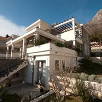 Villa at the first line of the sea / lake in Montenegro, Kotor, 405 sq.m.