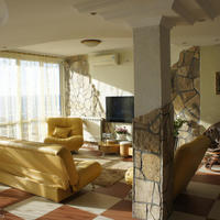 Вилла на второй линии моря/озера, в пригороде в Черногории, Котор, 375 кв.м.