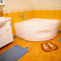 Вилла на второй линии моря/озера, в пригороде в Черногории, Котор, 375 кв.м.