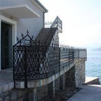 House at the first line of the sea / lake in Montenegro, Herceg Novi, Herceg-Novi, 200 sq.m.