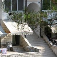 Апарт-отель на второй линии моря/озера, в центре города в Черногории, Будва, Пржно, 200 кв.м.