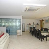 Villa in the suburbs in Portugal, Cascais, 309 sq.m.