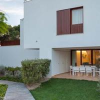 Townhouse at the second line of the sea / lake in Portugal, Albufeira, 220 sq.m.