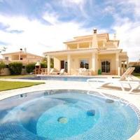 Villa in the suburbs in Portugal, Cascais, 280 sq.m.