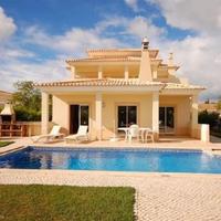 Villa in the suburbs in Portugal, Cascais, 280 sq.m.