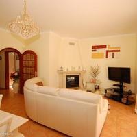 Вилла в центре города в Португалии, Алгарви, Албуфейра, 110 кв.м.