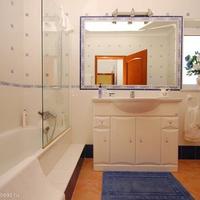 Вилла в центре города в Португалии, Алгарви, Албуфейра, 110 кв.м.