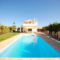 Вилла в центре города в Португалии, Алгарви, Албуфейра, 110 кв.м.