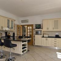 Villa in the suburbs in Portugal, Cascais, 643 sq.m.