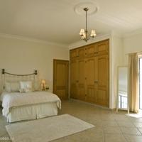 Villa in the suburbs in Portugal, Cascais, 643 sq.m.