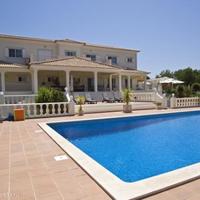 Villa in the suburbs in Portugal, Cascais, 643 sq.m.