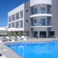 Bungalow at the second line of the sea / lake, in the city center in Portugal, Cascais