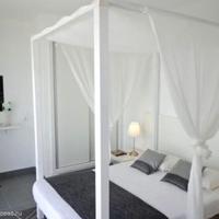 Bungalow at the second line of the sea / lake, in the city center in Portugal, Cascais