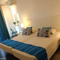 Bungalow at the second line of the sea / lake, in the city center in Portugal, Cascais