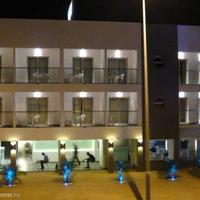 Bungalow at the second line of the sea / lake, in the city center in Portugal, Cascais