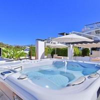 Penthouse in the suburbs in Spain, Andalucia, 177 sq.m.