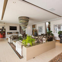 Дом в пригороде в Испании, Андалусия, 1310 кв.м.