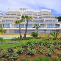 Flat at the first line of the sea / lake, in the suburbs in Spain, Andalucia, 158 sq.m.