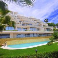 Flat at the first line of the sea / lake, in the suburbs in Spain, Andalucia, 158 sq.m.