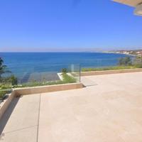 Flat at the first line of the sea / lake, in the suburbs in Spain, Andalucia, 158 sq.m.